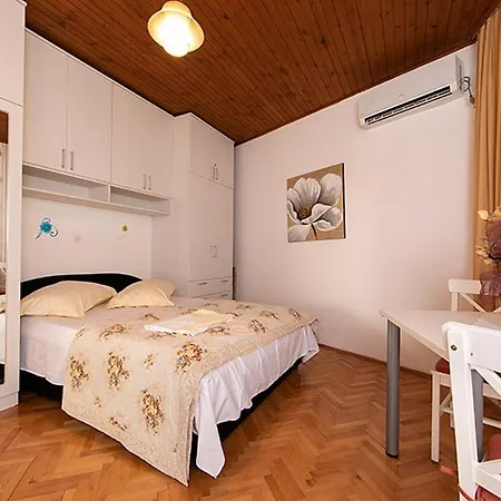 6695a Tučepi