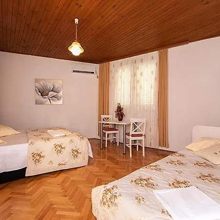 6695a * Tučepi