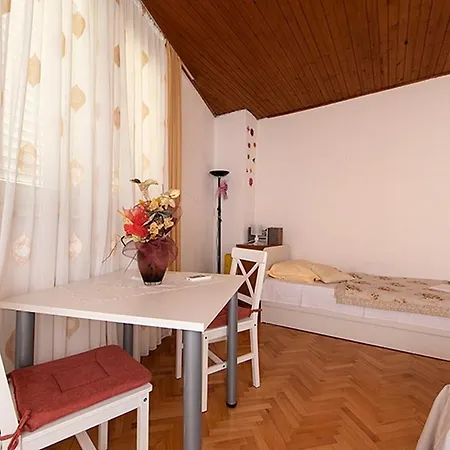 6695a Διαμέρισμα *