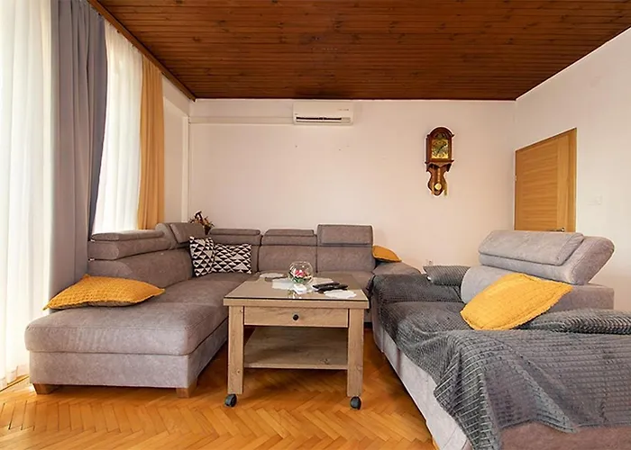 6695a Apartment *