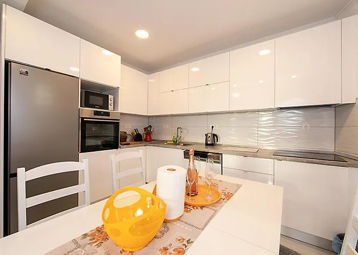 Apartment 6695a *