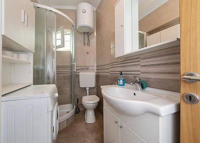 Apartment 6695a