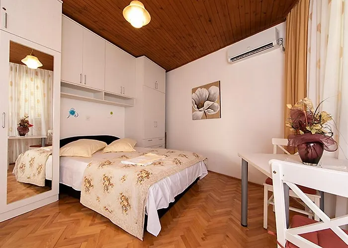 6695a Tučepi